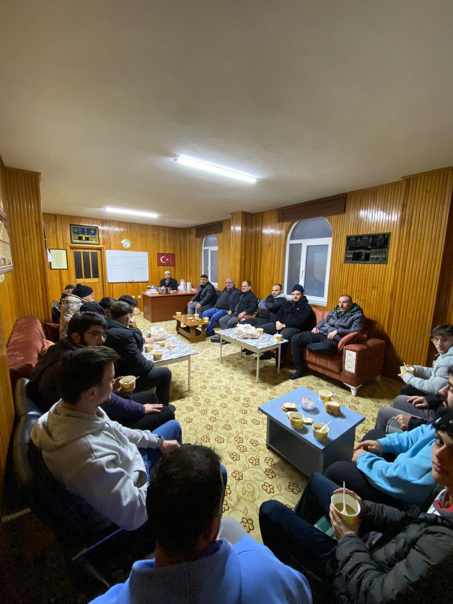 Grup üyelerimizle beraber sabah namazının ardından alışkanlık haline getirdiğimiz cami ziyaretlerine bu hafta da Çaykent Camii'si ile devam ettik. Bu sene bütün organizasyonlarımıza aktif katılım sağlayan  Çaykent gençlerine ve camii hocamıza teşekkür ediyoruz.