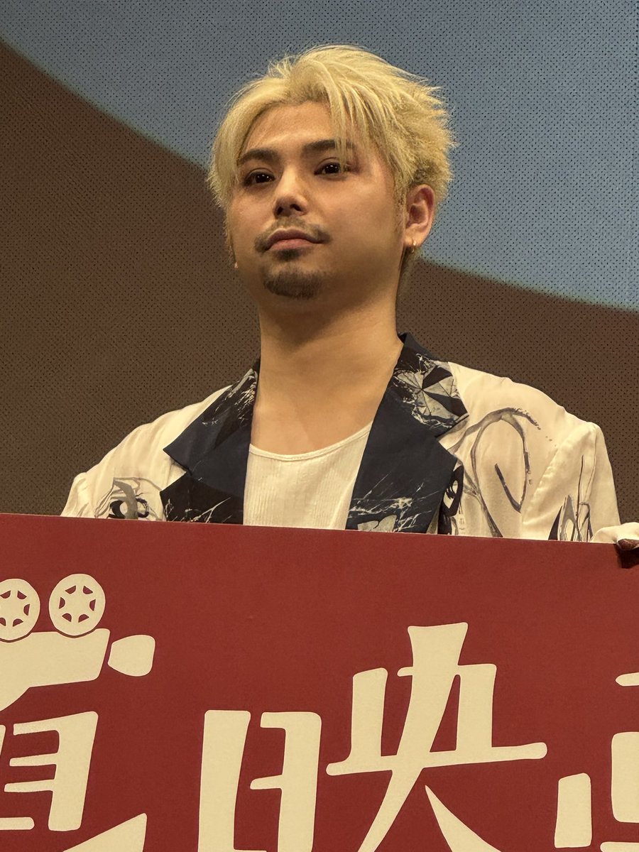 andy_natsu0114's tweet image. 虹郎くんは尾道で飼ってるインコちゃんを連れて寺めぐりしたとのこと🦜
また手を広げて鳩を上に沢山乗せていたとのことなので、昔尾道で鳩と戯れている動画を思い出した。
尾道の鳩は綺麗ってめっちゃ言ってた。
可愛いインコちゃんの写真をぜひお願いします🙏
#尾道映画祭
#村上虹郎