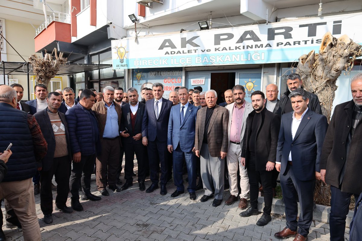 AK PARTİ ŞANLIURFA (@akpartiurfa) on Twitter photo 📍AK Parti Birecik İlçe Başkanlığı
İl Başkanımız <a href="/milhamigunbegi/">Mehmet İlhami GÜNBEGİ</a> ve yönetim kurulumuzla birlikte Birecik İlçe Başkanımız <a href="/AcilanErol/">Erol Ergin Açılan</a>, Birecik Belediye Başkanımız Mehmet Begit ve Birecik ilçe teşkilatımızla bir araya geldik. Teşkilatımızla hasbihal ettik, saha ve teşkilat 📍AK Parti Birecik İlçe Başkanlığı
İl Başkanımız <a href="/milhamigunbegi/">Mehmet İlhami GÜNBEGİ</a> ve yönetim kurulumuzla birlikte Birecik İlçe Başkanımız <a href="/AcilanErol/">Erol Ergin Açılan</a>, Birecik Belediye Başkanımız Mehmet Begit ve Birecik ilçe teşkilatımızla bir araya geldik. Teşkilatımızla hasbihal ettik, saha ve teşkilat