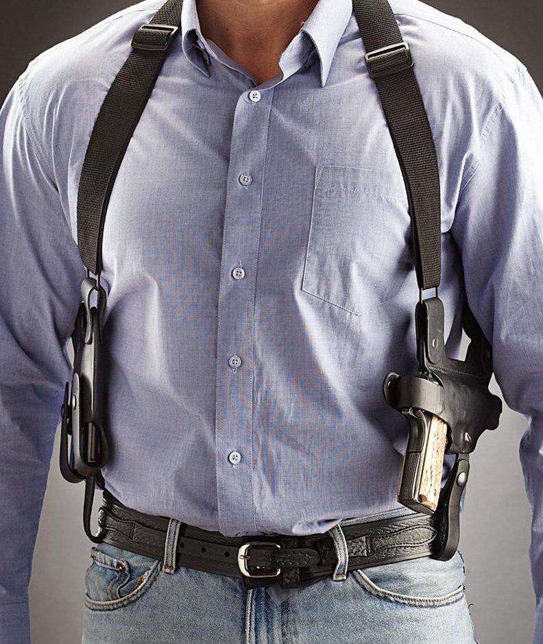 그러니까 잠경위한테는 힙홀스터가있고
각경위한테는 숄더 홀스터가 있다는 소리잖아
기절함