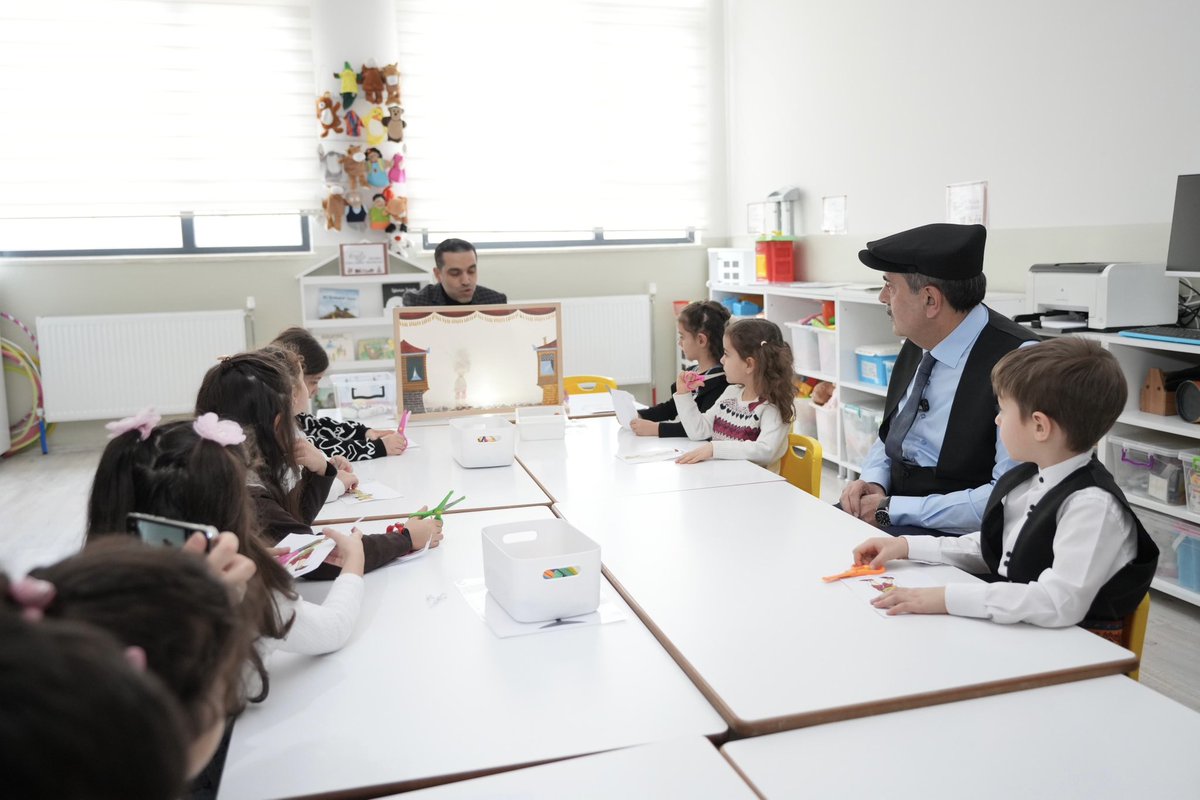 Bakan <a href="/Yusuf__Tekin/">Yusuf Tekin</a>, Yarıyıl Tatilinde Anaokulu Öğrencileri ve Velileriyle Bir Araya Geldi, Etkinliklere Katıldı

📍Elazığ

👉🏻 meb.ai/U42s592