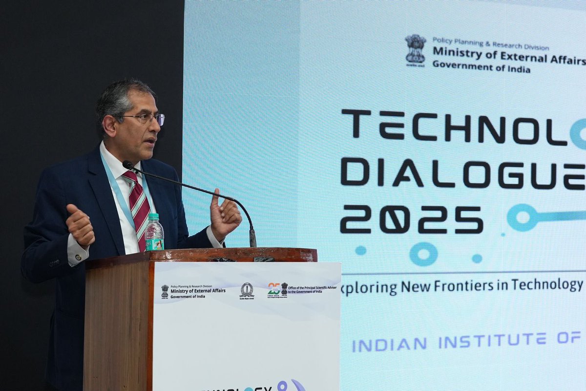 MEAIndia's tweet photo. The inaugural session of the 1st “Technology Dialogue 2025” was held today in Bengaluru.

The event saw a keynote address by MoS @DrJitendraSingh. @PrinSciAdvGoI Prof. Ajay Kumar Sood highlighted GoI’s initiatives in strengthening 🇮🇳’s R&D ecosystem. 

Dy NSA (SA) @AmbKapoor delivered a special address on “Leveraging Strategic Partnerships on Critical and Emerging Technologies for India” & Ms. Kiran Mazumdar Shaw, Executive Chairperson of Biocon provided industry’s perspective on 🇮🇳’s global technological partnerships.