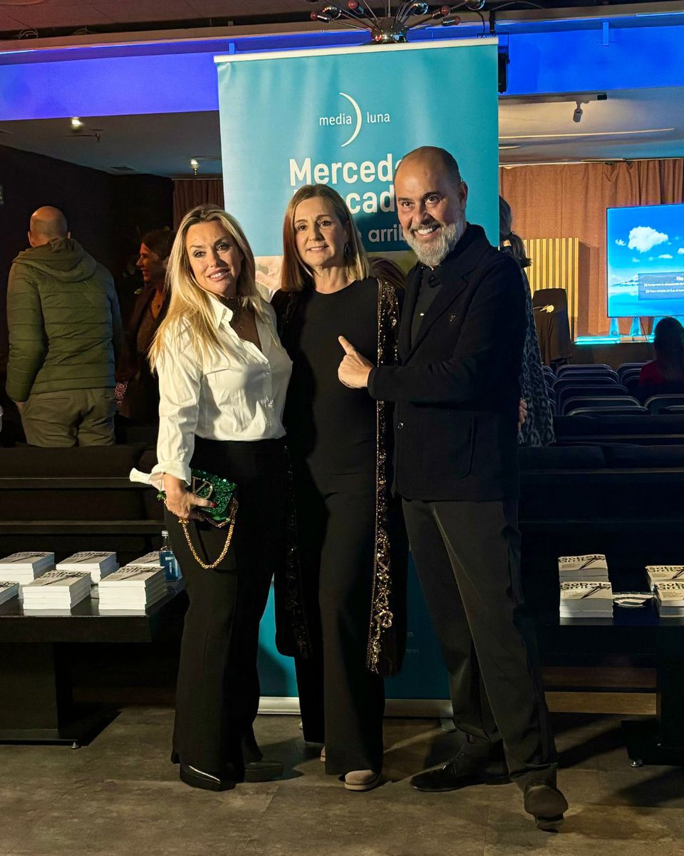 Noche de emociones rodeada de amigos increíbles como Belén Blanco y Juanjo fraile, llenos de magia y de vida... ¡Gracias por acompañarme en la presentación de "Súbete Arriba", mi octavo libro para entrenarse en comunicación y practicar discursos con alma.