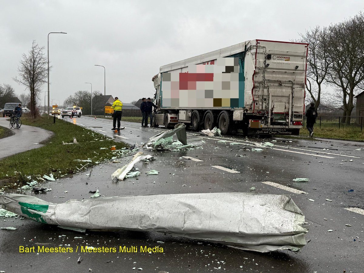 Aanrijding met vrachtwagens op N831 bij Velddriel