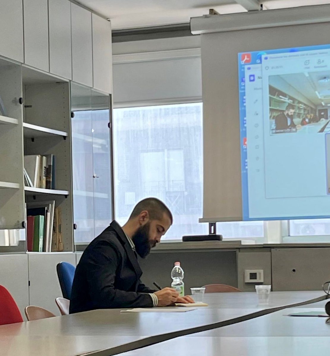 WinLose_UV's tweet photo. Nuevo doctor en WinLose 👏🥳🎓
Nuestro compañero José María Lozano (@JoeLozano7) defendió ayer, 23/01, su tesis "Españoles en Palermo. Extranjeria, ciudadanía y presencia urbana (ss. XVI-XVII)" cotutelada por Bruno Pomara @HistoriaMod  y Domenico Cecere, de la @UninaIT 
📸👉 https://t.co/9n9StyH2Lm