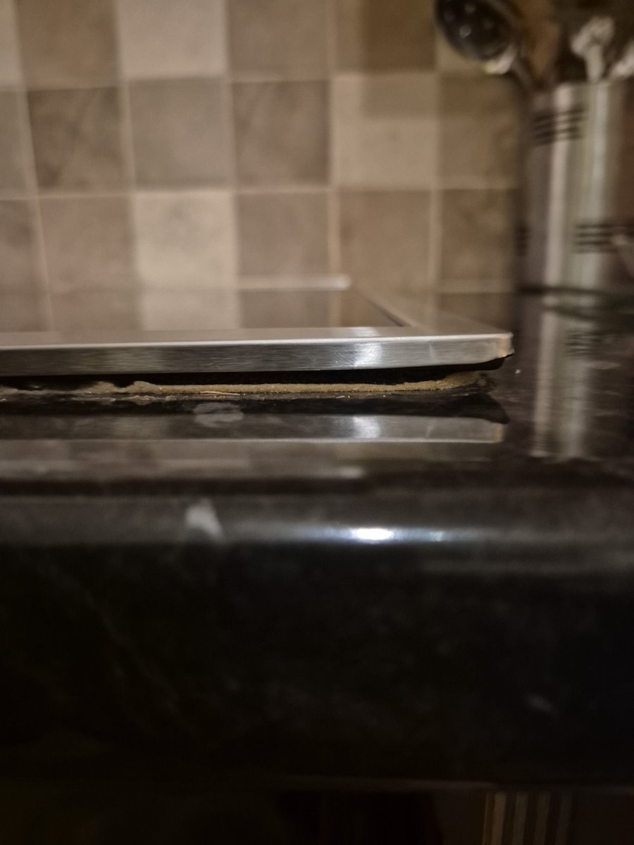 IanPieman's tweet photo. New hob fitted today by @currys Well almost fitted apart from the 5mm gap between the hob and kitchen unit! Charged £120 for the Installation service as well!! https://t.co/tCQSMaOecU