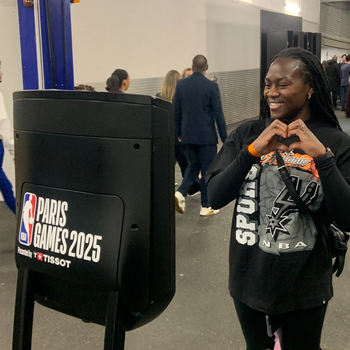 From the #Spurs training court to the blue carpet of last night’s game between the San Antonio Spurs and the Indiana #Pacers, 𝘁𝗵𝗲 𝗺𝗮𝗴𝗶𝗰 𝗼𝗳 𝟮𝟬𝟮𝟱 #NBAParis 𝗚𝗮𝗺𝗲𝘀 𝗶𝘀 𝗹𝗶𝗴𝗵𝘁𝗶𝗻𝗴 𝘂𝗽 𝘁𝗵𝗲 𝗲𝘆𝗲𝘀  𝗼𝗳 𝗵𝗼𝘀𝗽𝗶𝘁𝗮𝗹𝗶𝘇𝗲𝗱 𝗰𝗵𝗶𝗹𝗱𝗿𝗲𝗻 🏀✨🔥