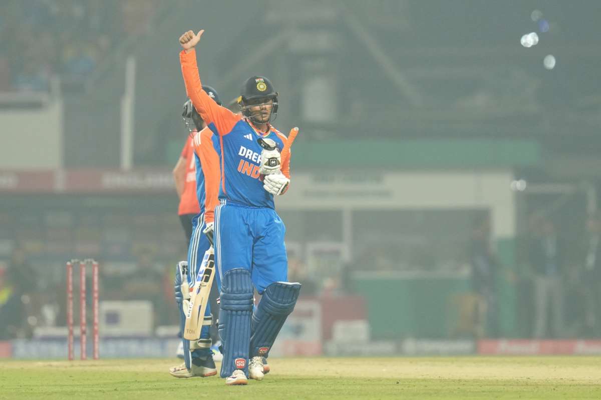 GaneshVerse's tweet image. Fastest Indians to hit 200 T20 sixes! 💥
125 - Abhishek Sharma* 🤯
145 - KL Rahul
146 - Nitish Rana
148 - Yuvraj Singh 🌟
166 - Ishan Kishan
171 - Rishabh Pant
176 - Suresh Raina
180 - Rohit Sharma 
181 - Hardik Pandya

Abhishek leads the way! 🔥

 #T20Cricket #SixMachine