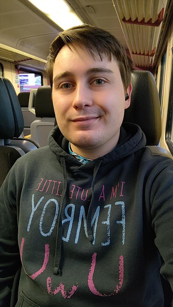 Alterrativ's tweet photo. Wenn ich im Gesicht wieder schlanker bin färbe ich meine Haare wieder Blau

Aktuell.                Früher (2y) https://t.co/Paxit7vK9J