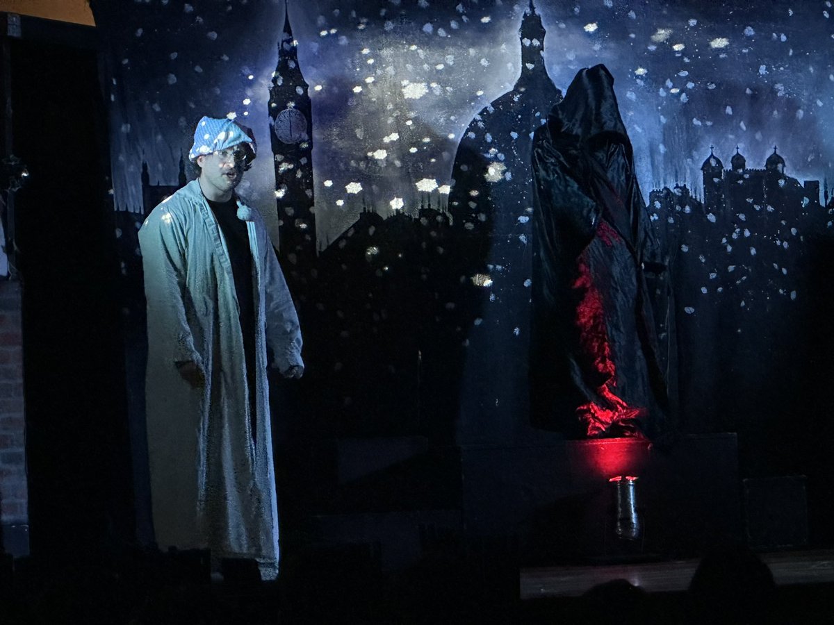 Such a fantastic performance of A Christmas Carol by <a href="/Quantum_Theatre/">Quantum Theatre</a> today. Our Year 11s loved it! 🎄 <a href="/ChelmerValleyHS/">Chelmer Valley High School</a>