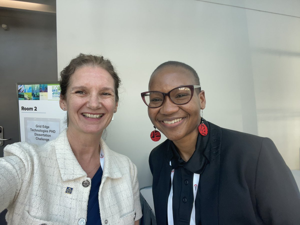 LinaBertling's tweet image. Imagine three hours of 3 minutes pitch presentations of brilliant PhD students - I truly enjoyed taking part of the jury at the #IEEEPESGridEdge event in #SanDiego - key topics grid flexibility , #AI, security and fire preventing. pes-gridedge.org/ge-2025/attend… @ieee_pes @KTHuniversity