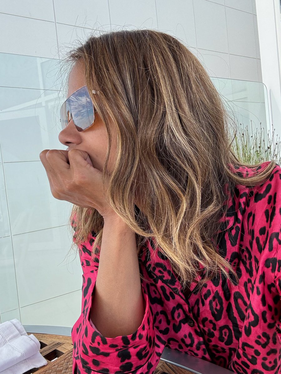halleberry's tweet photo. Community lights the path ahead, and I’m looking forward to it 🤍 https://t.co/XydKwegvGp