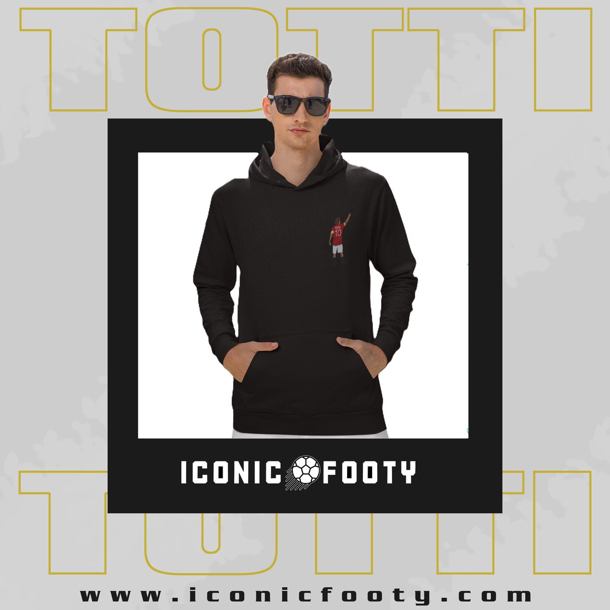 IconicFootyTr's tweet photo. İconic Footy, Francesco Totti’nin efsaneleşmiş anını hoodie tasarımıyla ölümsüzleştiriyor! Roma’nın kalbi, sadakat ve yetenek sembolü Totti’nin bu ikonik anı, futbol tutkusunu tarzınıza taşıyan eşsiz bir parça. https://t.co/Zysv737er4