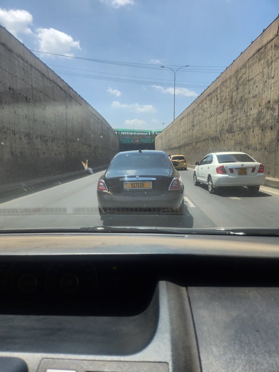 enosvin's tweet image. What brand of car is this?