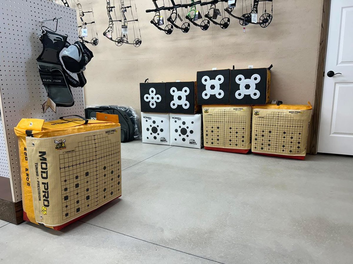 MorrellTargets's tweet photo. @coyotecreekarchery is stocked! 🎯 🎲 🐝
They have something for everyone…compound, traditional, crossbow. Fieldpoint or broadhead. If you’re in the Ellis, KS area, stop in and pick one up today!
#huntingstartshere #morrelltargets #shootmorrell https://t.co/D1pognfyJK