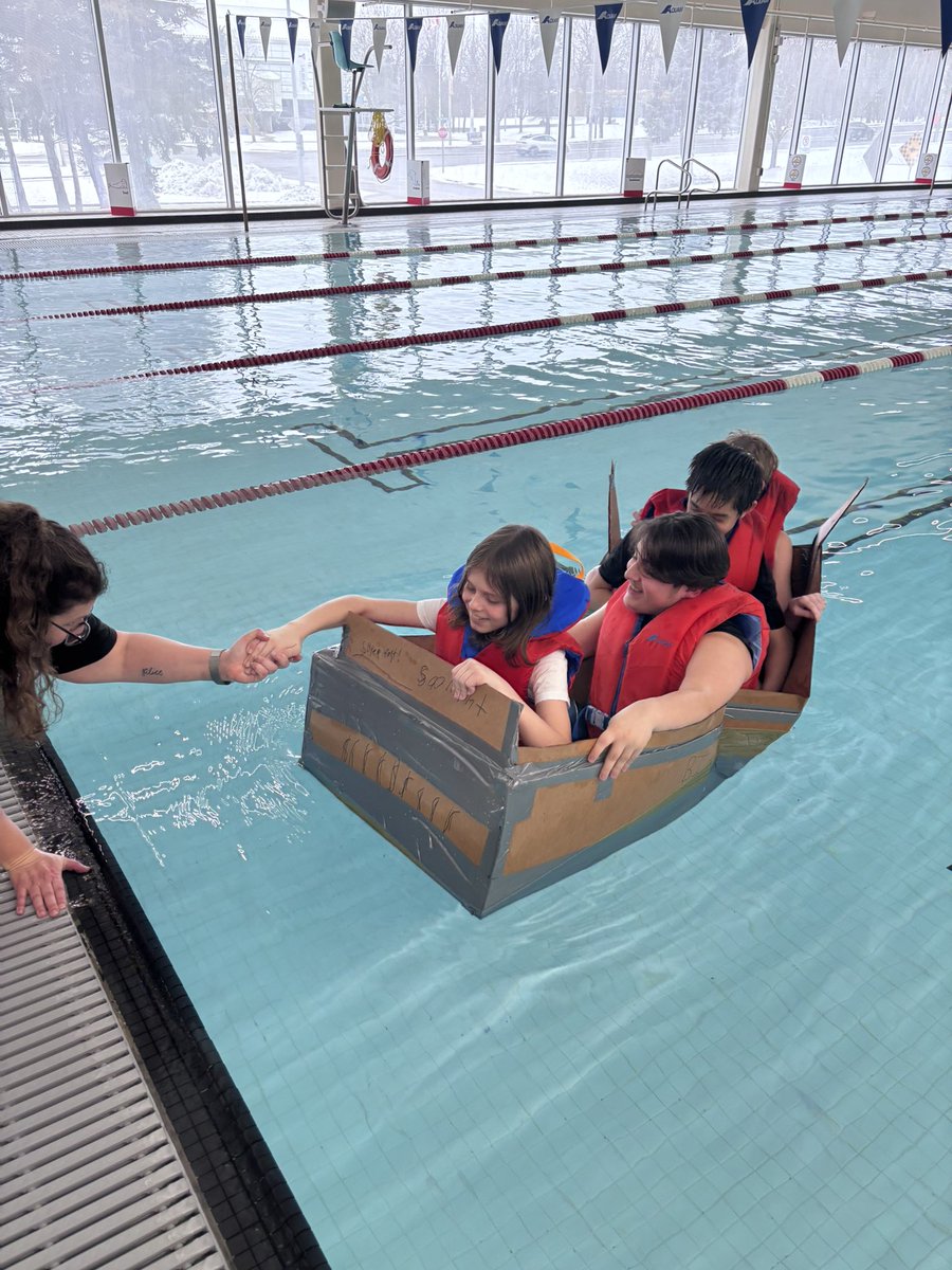 TaraMcFarling1's tweet photo. Major success with the @Woodman_Wolves cardboard fleet! Such a fun time with the help from the amazing staff at the Brantford @ymcahbb @GEDSB #cardbaordboats #paddlehard #soproud https://t.co/vPbKUu7sBz