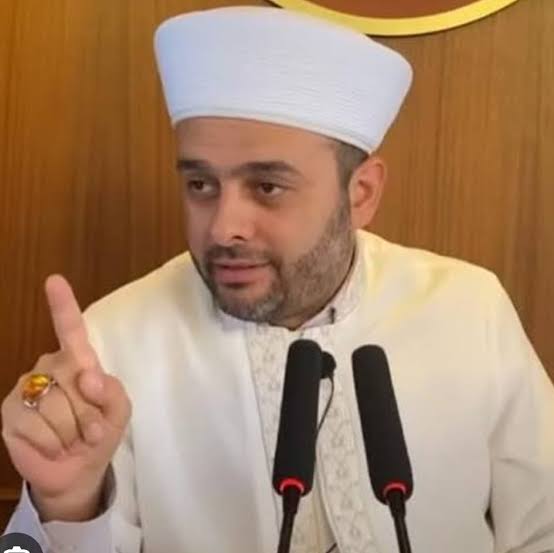 KatfarTR's tweet photo. Biri Ermeni, diğerinin kökenini bilmiyorum.
Biri hdp vekili, diğeri diyanet imamı.
Biri Hristiyan, diğeri Müslüman.
Ortak özellikleri: ikisi de Türk düşmanı, ikisi de Talat Paşa'dan nefret ediyor. https://t.co/9Y3RDruaaI