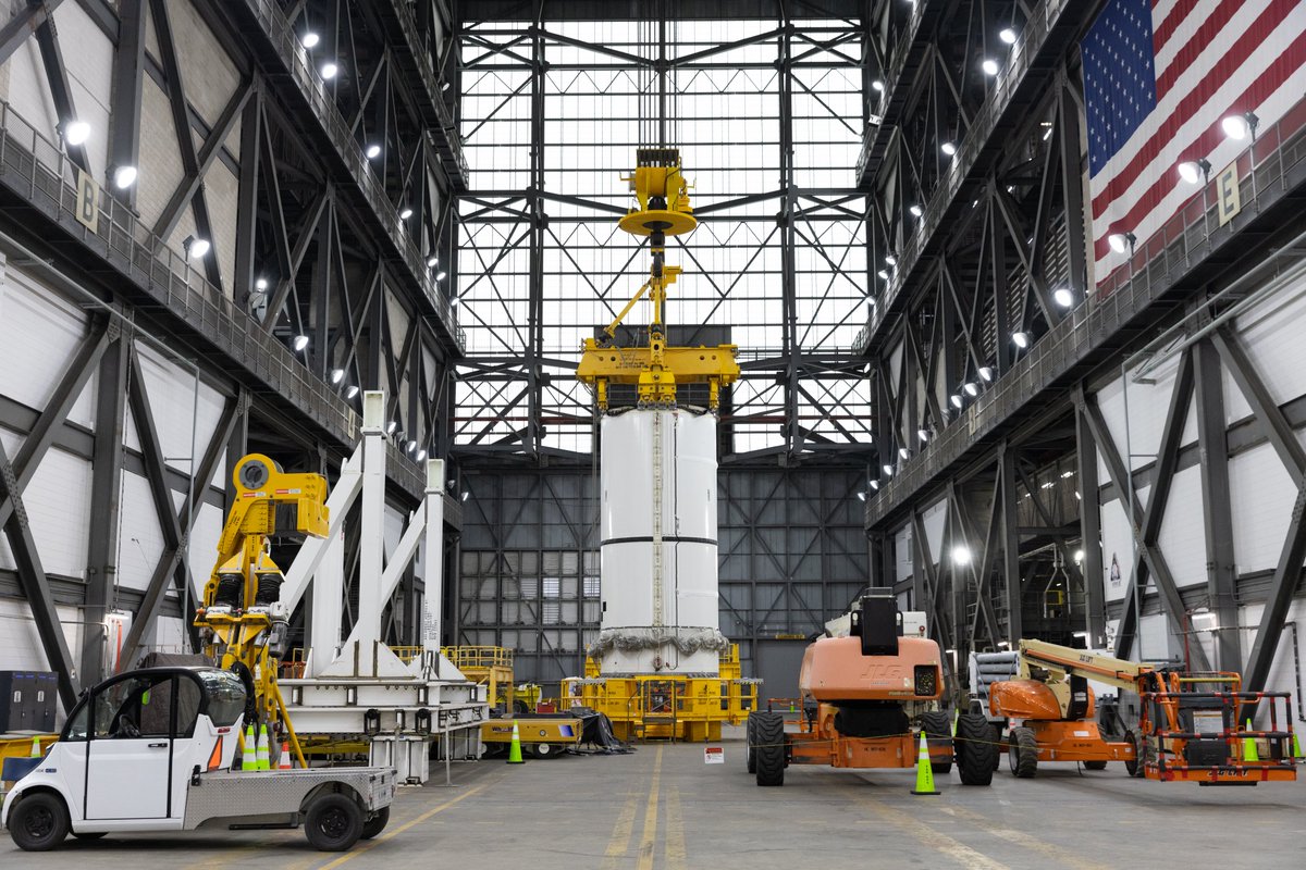 NASAGroundSys's tweet photo. This next segment is brought to you by Exploration Ground Systems🎙️

Earlier this week, teams stacked the right forward center segment of the @NASA_SLS solid rocket boosters for the @NASAArtemis II mission. Now, more than half of the motor segments are stacked on mobile launcher 1 in the Vehicle Assembly Building at @NASAKennedy. Once complete, the boosters will stand 17 stories tall.