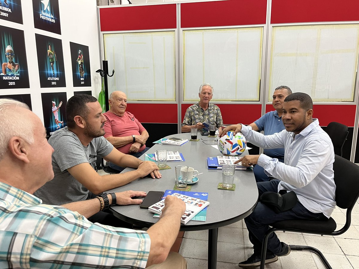 #FestivalDeFestivales (@cdlospaisitas) on Twitter photo Hoy recibimos la visita de Rafael Bolaños Pino (<a href="/rafaelbolsp/">Rafael Bolaños Pino</a>), alcalde del municipio de Quibdó, con quien conversamos sobre el deporte con sentido social en nuestros territorios ⚽️🇨🇴
Nos comprometimos a seguir trabajando por nuestro #FestivalDeFestivales 🤩❤️🔥 Hoy recibimos la visita de Rafael Bolaños Pino (<a href="/rafaelbolsp/">Rafael Bolaños Pino</a>), alcalde del municipio de Quibdó, con quien conversamos sobre el deporte con sentido social en nuestros territorios ⚽️🇨🇴
Nos comprometimos a seguir trabajando por nuestro #FestivalDeFestivales 🤩❤️🔥