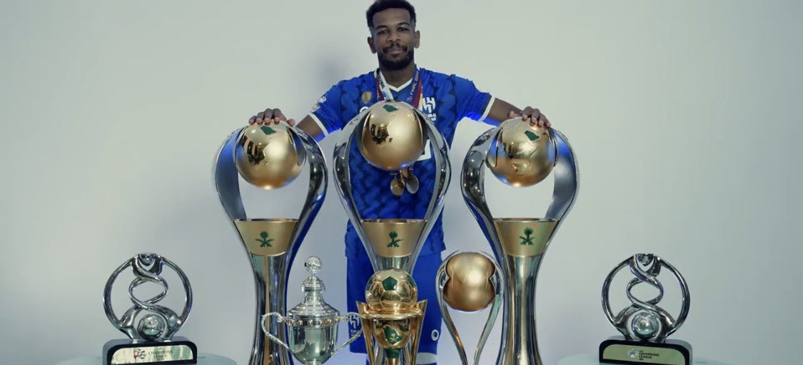 Nasser_D11's tweet photo. @hilalstuff يستاهل ابو هادي قلب الاسد وافضل مدافع محلي  هبوط مستواه في هذه الفتره لايلغي افضليته وسيعود لمستواه و بمستوي أقوى بأذن الله بدعم الجمهور الحقيقي الذي يشجع الفريق ويدعم لاعبيه مهما كان اختيارات المدرب وعدم شخصنة الأمور 💙 https://t.co/2QY898P6Cp