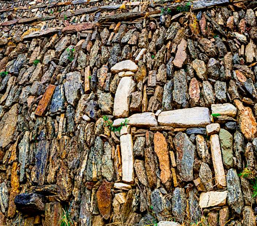 CDorado75's tweet photo. Quiero enseñaros esta llama. Y otras 24. Y ya de paso el Parque Arqueológico Choquequirao, uno de los sitios incas más espectaculares de Perú. Las rutas de acceso son a pie o en mula, llevando de 2 a 3 días. 
Así que, mochila al hombro y vamos a disfrutar de este bello lugar 🧵👇 https://t.co/GhjGbT1IjO