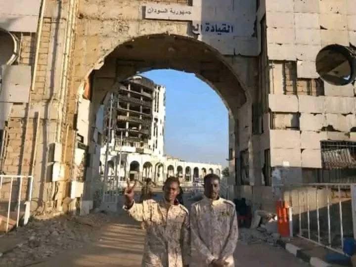 سقط كل شي وصمدت جمهورية السودان _ والقيادة ..