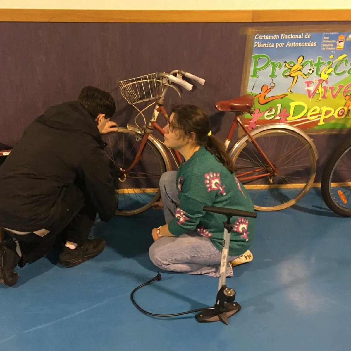 C E I P ___ B r e o g á n (@ceipbreogan) on Twitter photo Taller reparación de bicis organizado por el AMPA del CEIP Breogan con la colaboración del proyecto STARS. Vamos teniendo cada año más mecánicos en nuestra Comunidad Educativa. 24/01/25 <a href="/STARSMadrid/">STARS Madrid</a> <a href="/AMPABreogan/">AMPA Colegio Breogán</a> #UnAñoDeCine #MeGustaMiCole Taller reparación de bicis organizado por el AMPA del CEIP Breogan con la colaboración del proyecto STARS. Vamos teniendo cada año más mecánicos en nuestra Comunidad Educativa. 24/01/25 <a href="/STARSMadrid/">STARS Madrid</a> <a href="/AMPABreogan/">AMPA Colegio Breogán</a> #UnAñoDeCine #MeGustaMiCole