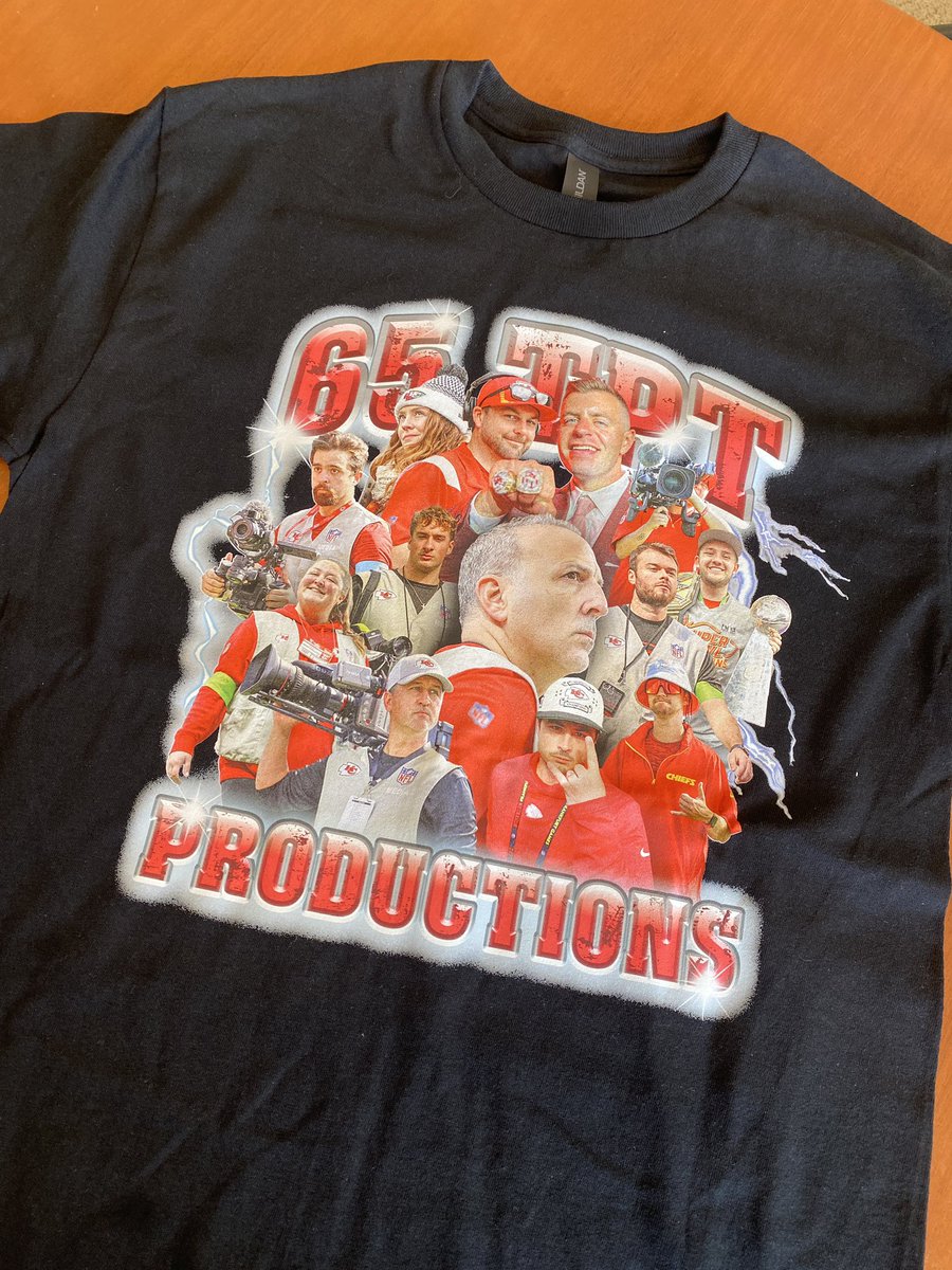 New shirts just dropped!!

Seasonals brought the heat before Sunday’s game. 

#65TPT 🎥🎬