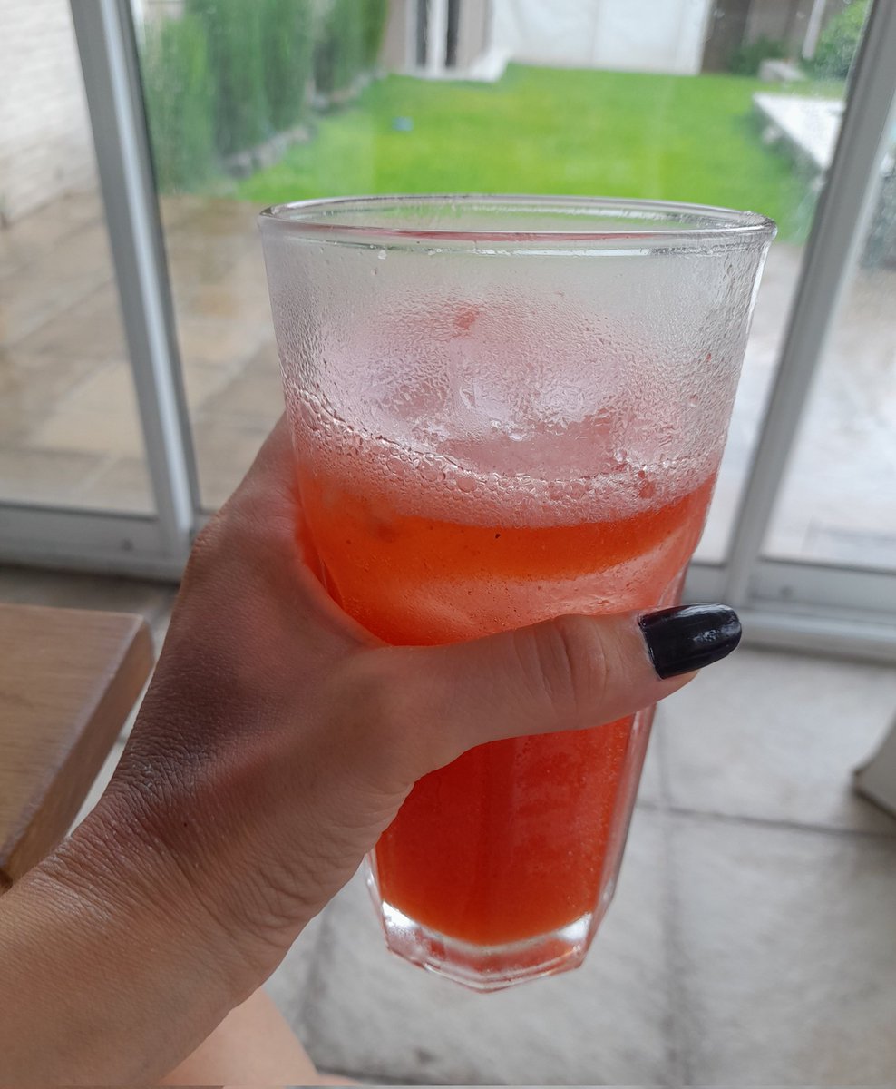 Negrita y borracha siempre fuí!
Salú!🍹🌧🙌