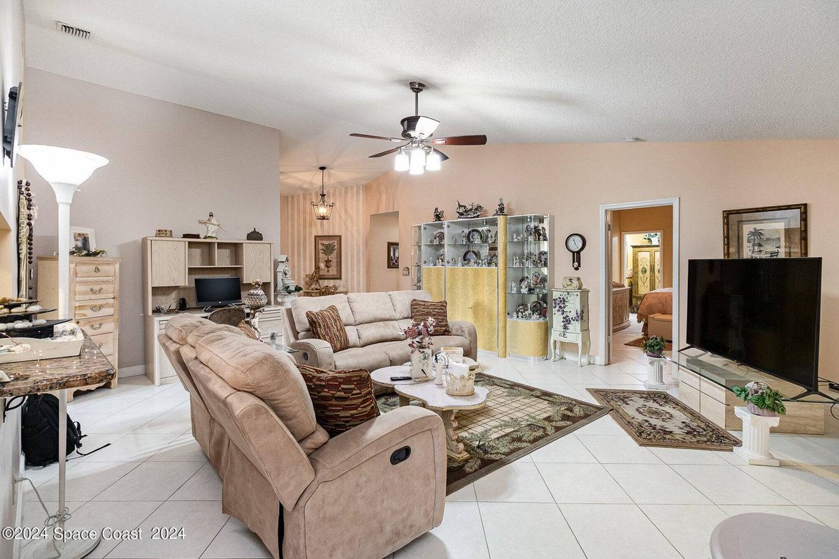 bettyspecial's tweet photo. 1291 Meadowbrook Rd NE, Palm Bay, FL 32905-5046 just hit the market!
Take a look at this awesome space: https://t.co/NUHcW30QEa https://t.co/4iJtMqs24Z