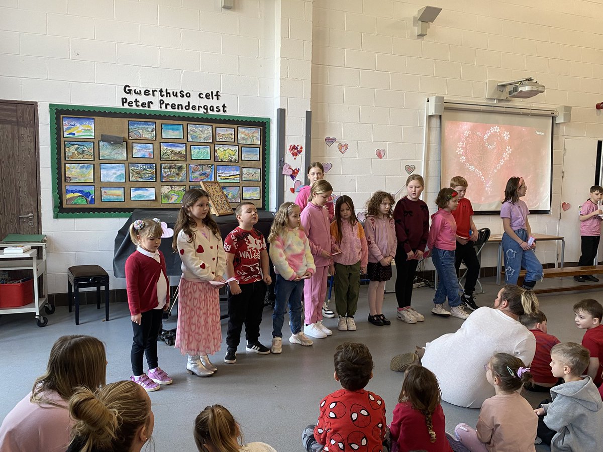 🩷Cyflwyniad a stori gan ein Criw Cymreig heddiw yn y Gwasanaeth ar gyfer Diwrnod Santes Dwynwen 🩷 <a href="/SerenaSbarc/">Seren A Sbarc - Siarter iaith</a> #siyib