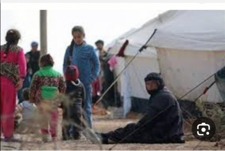 «إن مسَّنا الضرُّ
أو ضاقت بنا الحِيَلُ
فلن يخيبَ لنا في ربِّنا أملُ
وإن أناخت بنا البلوى
فإن لنا 
ربًّا يُحَوِّلُها عنّا فتنتقلُ
اللهُ في كلِّ خَطبٍ
حسبنا وكفى
إليه نرفعُ شكوانا ونبتهلُ
من ذا نلوذُ به في كشف كربتنا؟
ومن عليه سوى الرحمن نتكلُ؟!🤲يارب فرج قريب