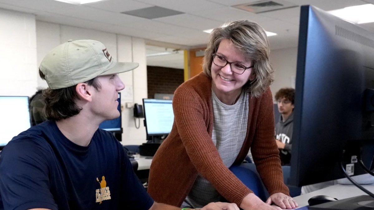 “The landscape has changed significantly.” Find out why teaching is fast becoming a second career for many working adults. #CCBC #TeacherEducation

ow.ly/bpxL50UMJrJ