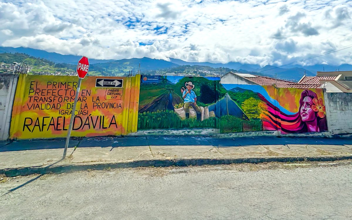 ¡Loja cuna de artistas!
Gracias queridos amigos, lindo mural hecho por hábiles manos lojanas, gracias a la dueña de casa por su iniciativa y generosidad de prestar su pared para este arte, me siento sumamente halagado por su gesto.
#Loja, Av. Occidental y Ramón Burneo.