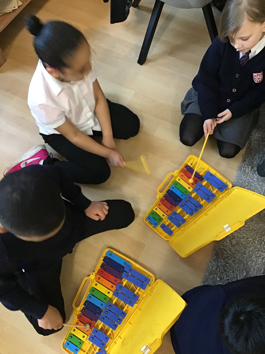 Year 1 love their weekly music lesson with Mr Leonard 🎶🎵

#musiclesson #musiclearning #keystage1 #keystage1music