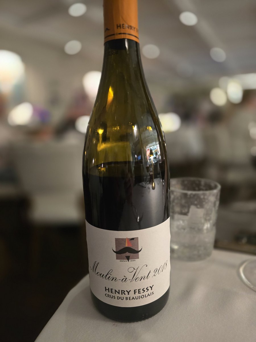 #FridayWineClub 🍷