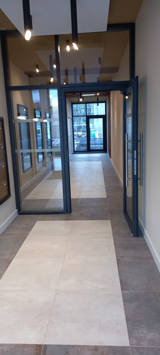 Armoridem's tweet image. Nous y étions ! VANNES - 37 Boulevard de la Paix.
Tout un symbole 😊
#armoridem #demenagement #derval #standing #giboire