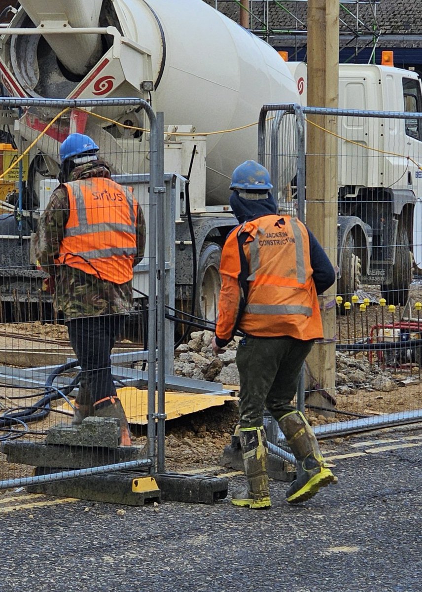 HivizScruffs's tweet image. ##buckbootz #hiviz #mud
Lads on the concrete today in Bishop Auckland
