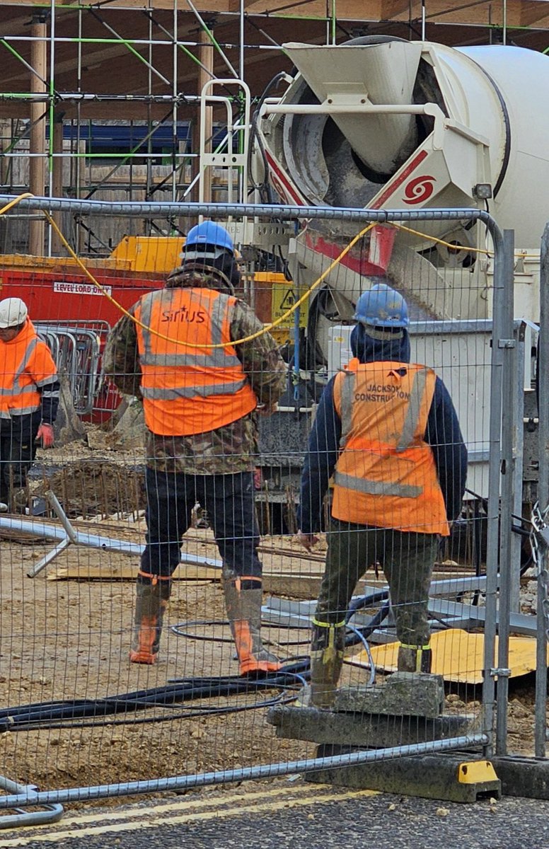 HivizScruffs's tweet image. ##buckbootz #hiviz #mud
Lads on the concrete today in Bishop Auckland
