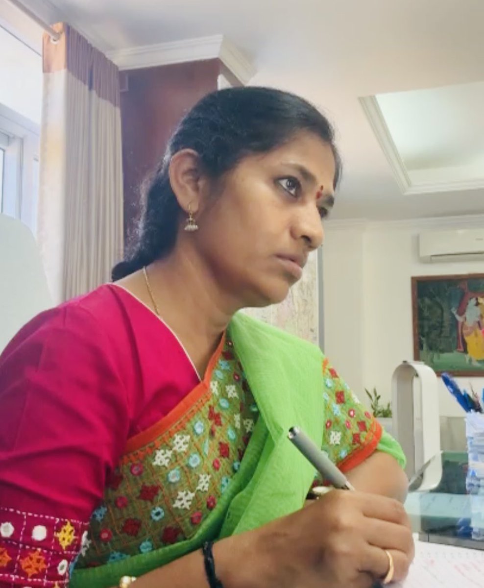 SumathiIPS's tweet photo. చేసే పనిని శ్రద్ధగా, నిర్ణీత విలువలకు దూరం వెళ్లకుండా కష్టపడటమే మనం చెయ్యగలిగింది….
అసలు అవకాశం ఇవ్వాల్సింది “పైవాడన్న”నమ్మకం ఉంటే మన స్ఫూర్తికి కొదువ ఎన్నటికీ ఉండబోదు…
also, ఆనందంగా , తృప్తిగా కూడా పని చెయ్యవచ్చు.
#whatilearnt #conscienceistheteacher
#lifeisbeautiful https://t.co/tijXWt9hqK