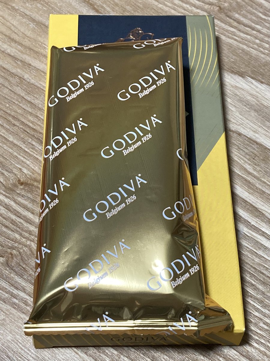 lepouvantail's tweet photo. こうい��の、やめたらいいのに。
中身が見えてたら買わねぇわ。
なぜに箱をチョコの大きさに合わせないのか。やり過ぎも甚だしい。恥ずかしくないのかね。
てか、意味がわからない。普通に詐欺でしょ。もう別物とはいえ、名前が名前なんだからしっかりした方が良いよね……
もう買わんけど。 https://t.co/umiWWkxyqV
