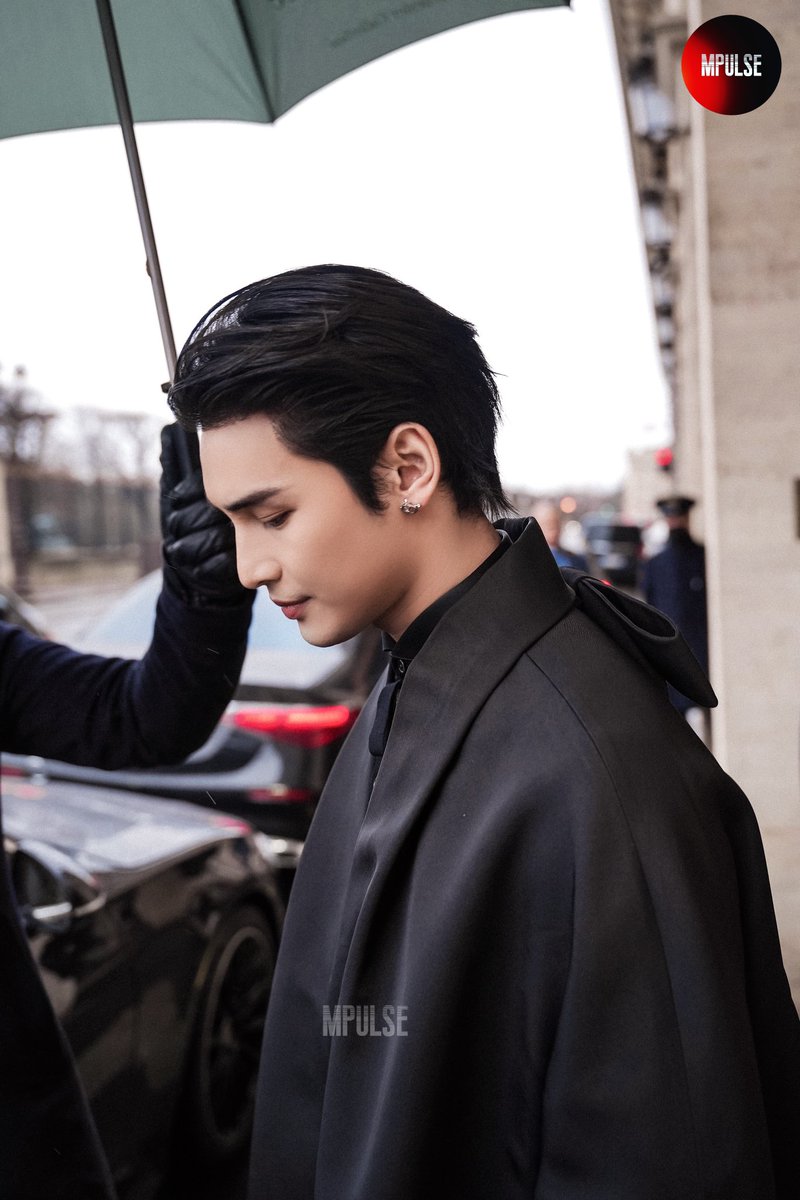 mpulsemileapost's tweet photo. 𝟐𝟓𝟎𝟏𝟐𝟒 📷

𝐋𝐨𝐫𝐝𝐥𝐢𝐧𝐠👑

APO IN PARIS FOR DIOR WINTER

#MileApoDiorWinter25
#DiorWinter25 @Dior 
@Nnattawin1 #ApoNattawin https://t.co/9O9Tu5Xl8Q
