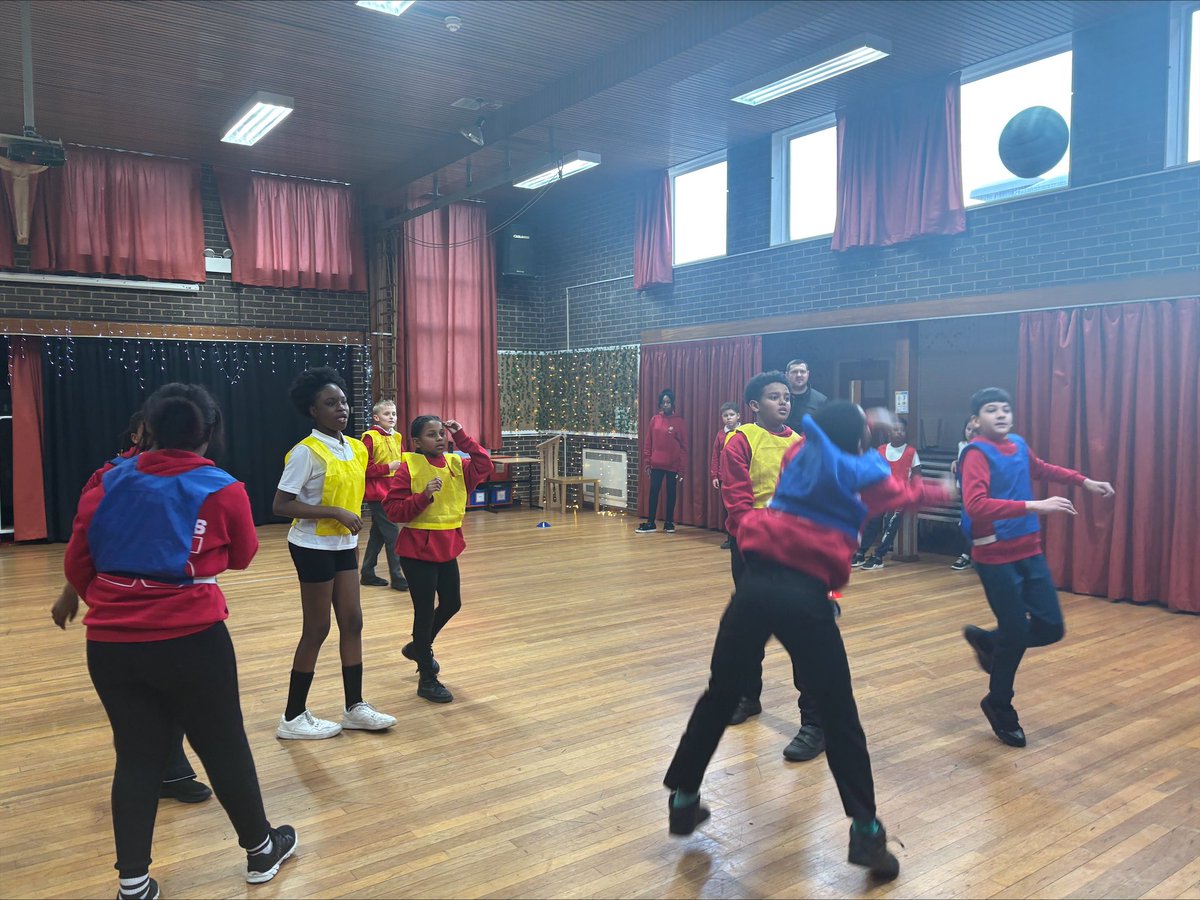 staugustinesNG3's tweet photo. Our netball skills are improving week on week in Year 6.
#PEAtStA’s https://t.co/aC3gabEsJD