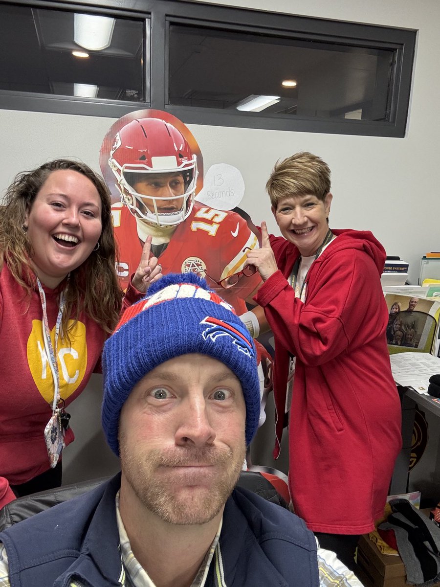 Is it possible to love and hate staff so much at the same time ☺️😏 This is what I walked into this morning. Let’s go ⁦<a href="/BuffaloBills/">Buffalo Bills</a>⁩ ⁦