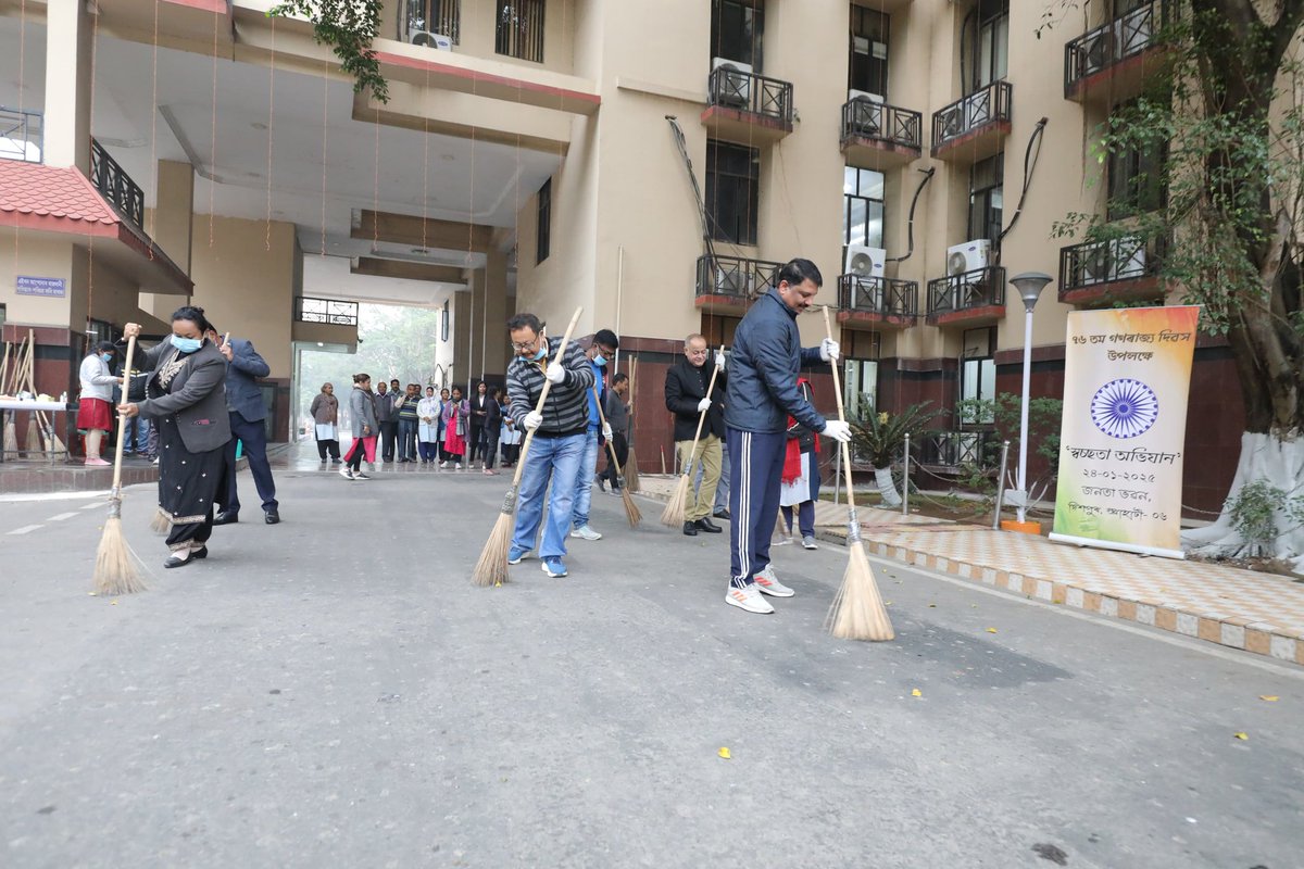 CSAssam_'s tweet photo. In observance of the 76th #RepublicDay celebrations, a #SwachhtaWeek has been organized across government offices and institutions nationwide, in response to the clarion call of Hon’ble PM Shri @narendramodi Ji.
Today, Shri M. S. Manivannan, IAS, Commissioner and Secretary, GAD, as directed by HCM Dr @himantabiswa, led a cleanliness initiative at Janata Bhawan, Dispur.
Let us all wholeheartedly join this noble effort!
#SwachhtaAbhiyan #RepublicDay
#CleanIndia
@CMOfficeAssam