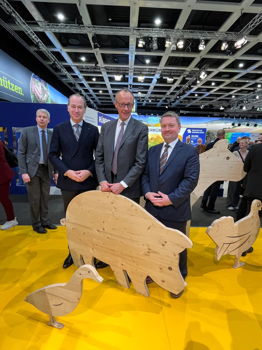Initiative Tierwohl (@itw_de) on Twitter photo Wir begrüßen den Vorsitzenden der <a href="/CDU/">CDU Deutschlands</a>, <a href="/_FriedrichMerz/">Friedrich Merz</a>, an unserem Messestand auf der #GW2025. Herzlichen Dank für den Austausch und das Interesse an den wichtigen Themen #Tierwohl #Haltungskennzeichnung und #Lebensmittelsicherheit. <a href="/QS_System/">QS-System</a> #GrüneWoche Wir begrüßen den Vorsitzenden der <a href="/CDU/">CDU Deutschlands</a>, <a href="/_FriedrichMerz/">Friedrich Merz</a>, an unserem Messestand auf der #GW2025. Herzlichen Dank für den Austausch und das Interesse an den wichtigen Themen #Tierwohl #Haltungskennzeichnung und #Lebensmittelsicherheit. <a href="/QS_System/">QS-System</a> #GrüneWoche