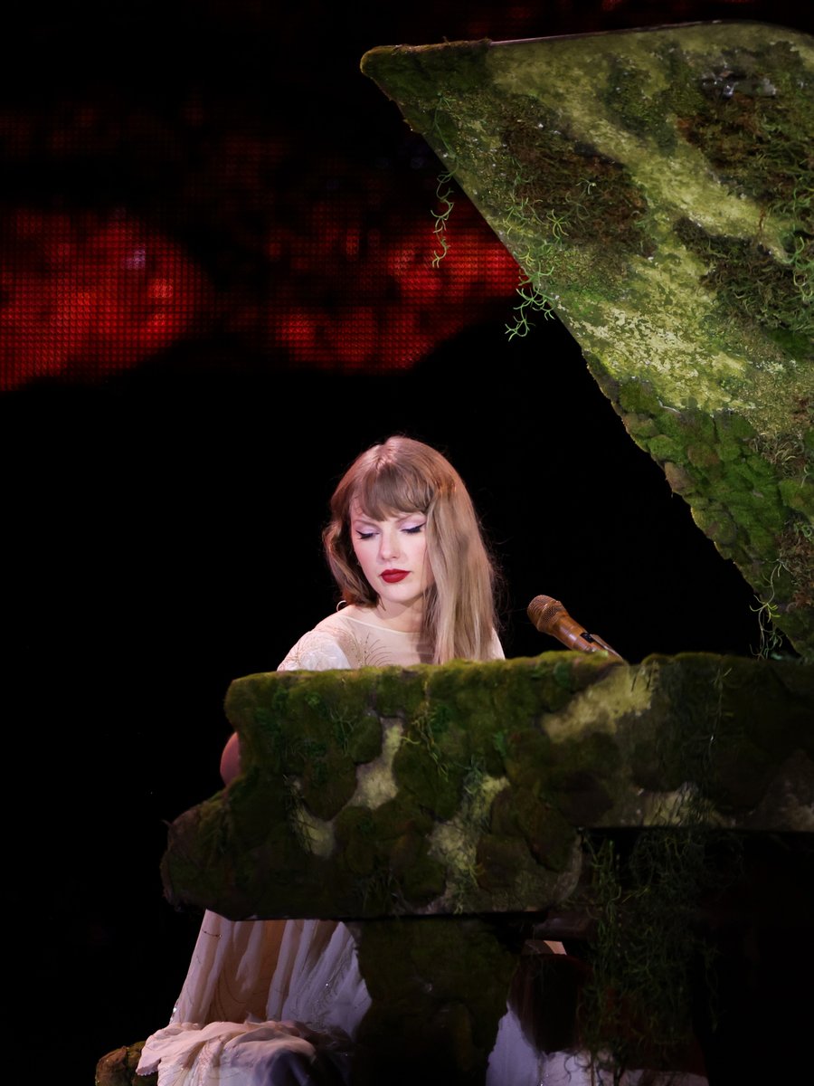 Taylor Swift in 4k (@4k_taylorr) on Twitter photo 