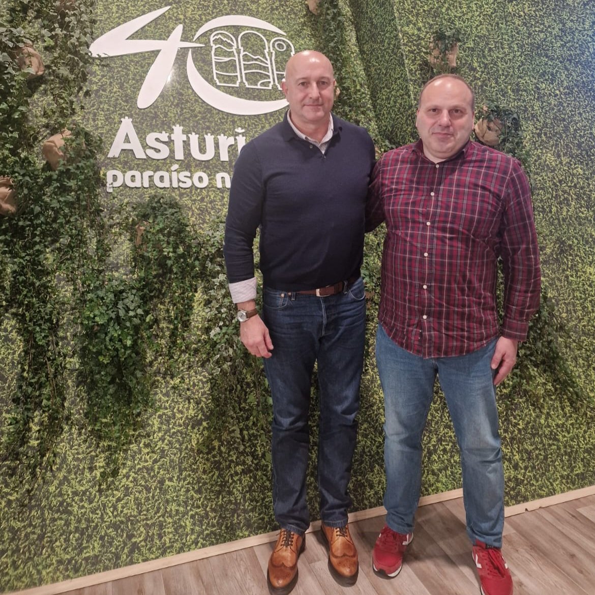 Faspiraguismo's tweet photo. Miguel Gallo, Presidente de la FPPA, y Diego Cuervo, Vocal de la FPPA y Presidente de Los Cuervos de Pravia, en el Pabellón de Asturias de FITUR, en el que hoy va a tener lugar la presentación del Descenso Internacional del Sella 2025 https://t.co/9bXA1cHROX