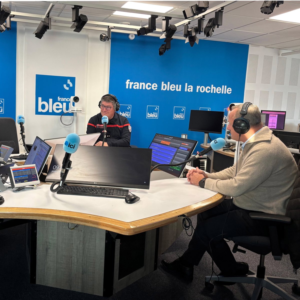 Pompiers17 tweet media