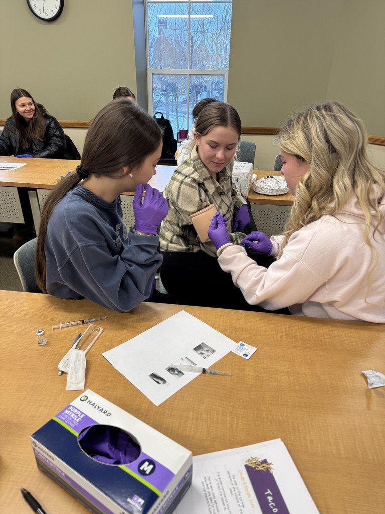 GSTBOCES's tweet photo. Students from the Coopers and Bush New Visions Health classes came together at Elmira College to practice IM injections, learn about intravenous access and ports, and tour the Elmira College Nursing Program simulation labs! #GSTBOCEScollaboration #PROUDTOBEGST https://t.co/97QgsA0hDq